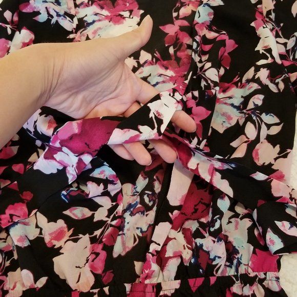 EUC Charlotte Russe Front Tie Floral Romper - Picture 4 of 6